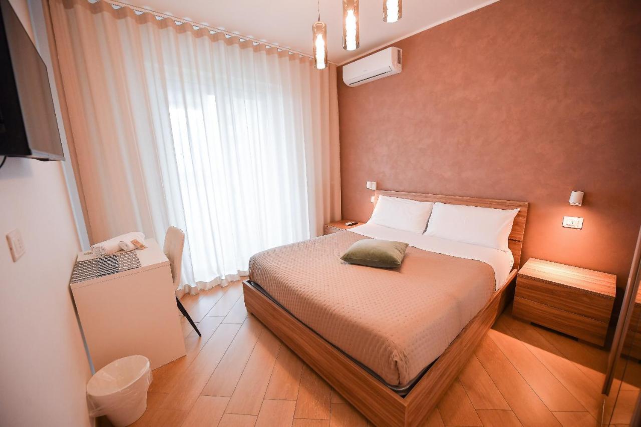 Karol Bari Airport Hotel Ngoại thất bức ảnh