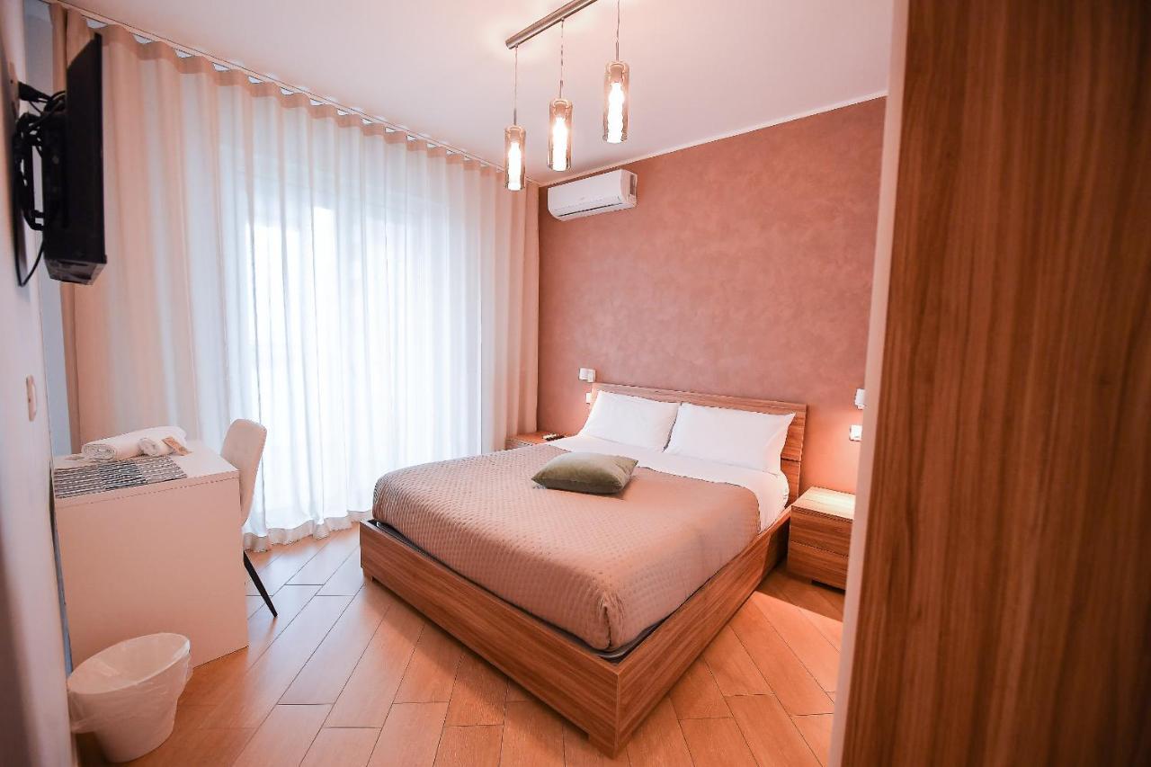 Karol Bari Airport Hotel Ngoại thất bức ảnh