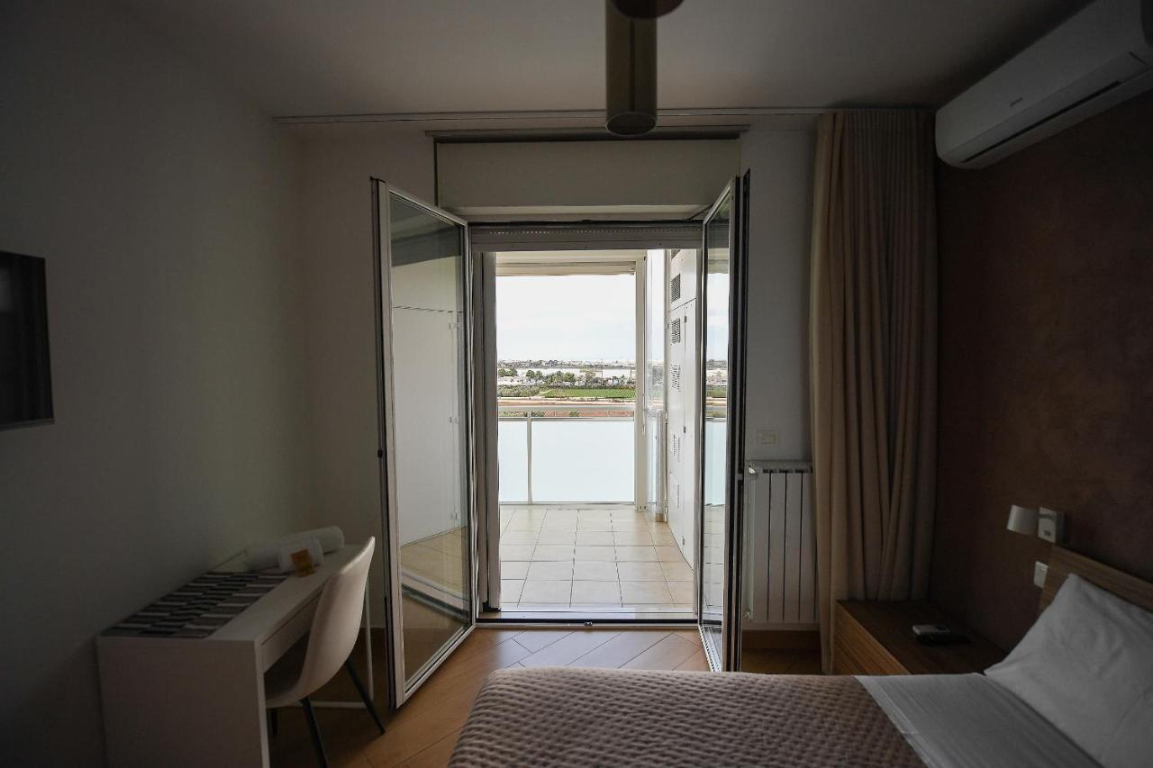 Karol Bari Airport Hotel Ngoại thất bức ảnh