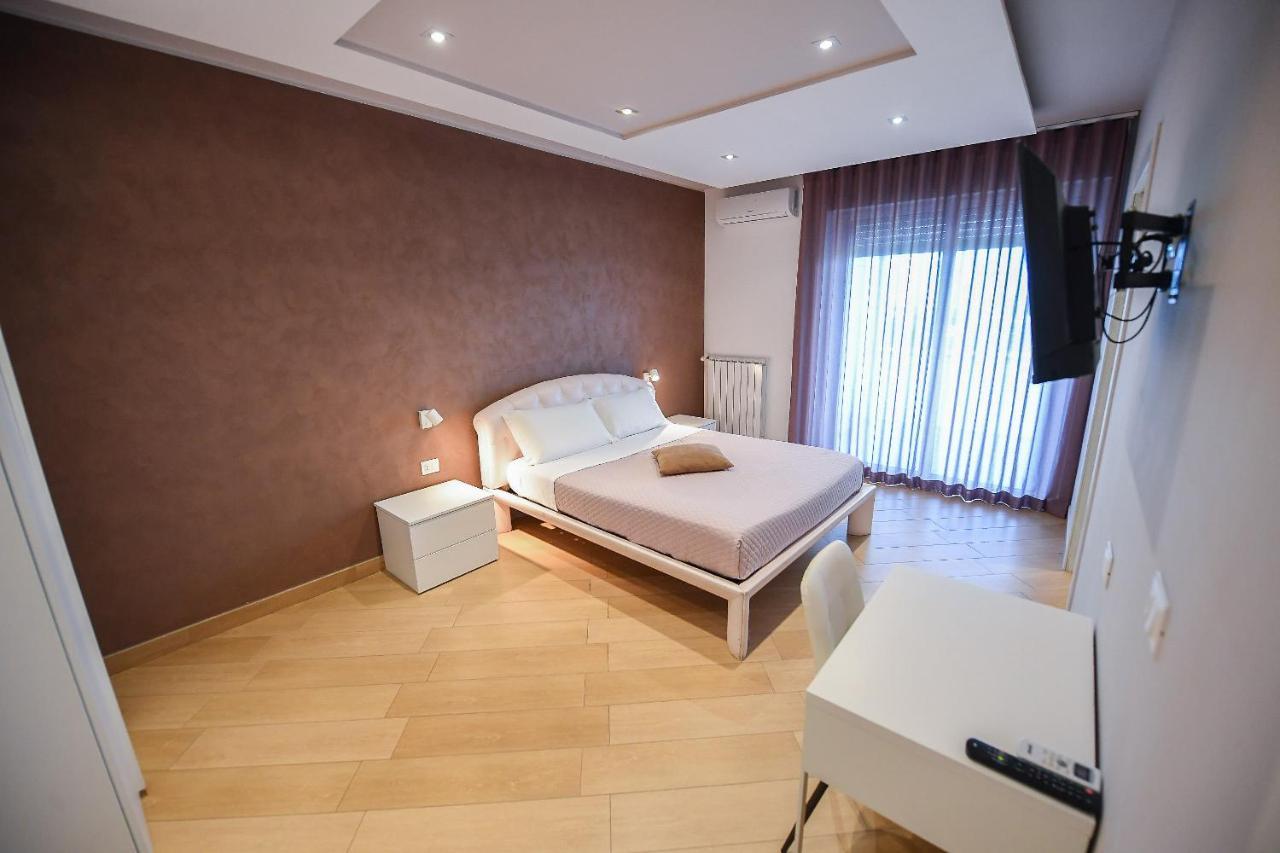 Karol Bari Airport Hotel Ngoại thất bức ảnh