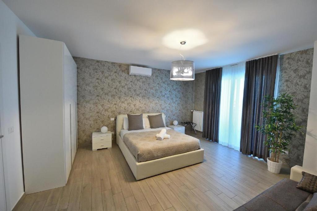 Karol Bari Airport Hotel Ngoại thất bức ảnh